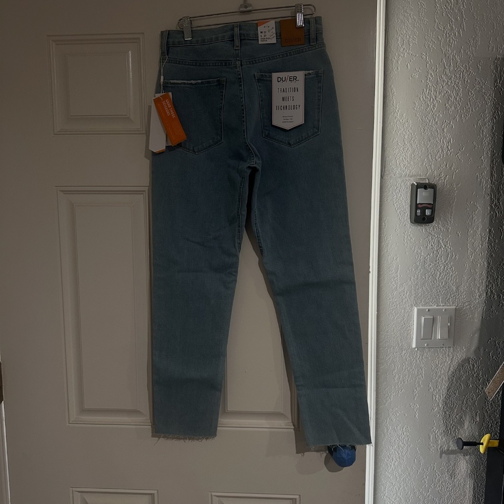 NWT DUER Women's High Rise Taper Denim Pant in Light Bleach 27" x 27" - Picture 9 of 10